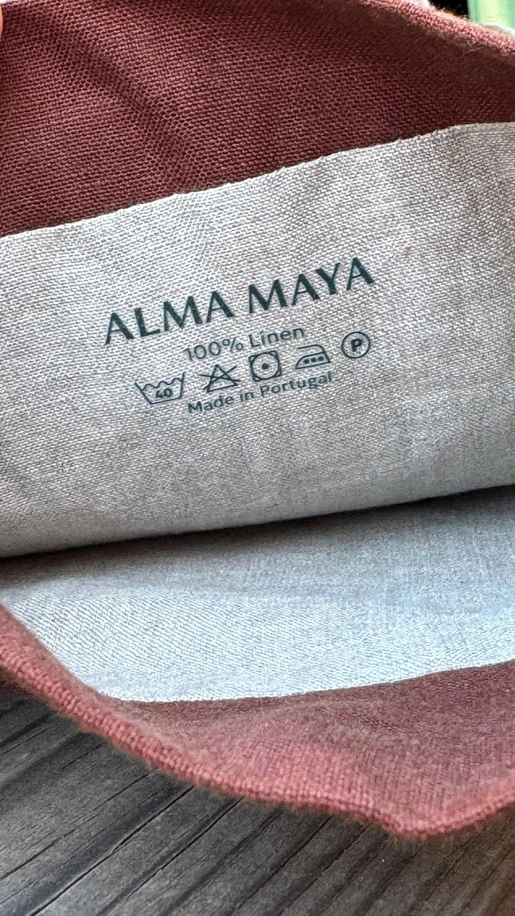 Alma Maya label inside the bag — 100% linen, made in Portugal
